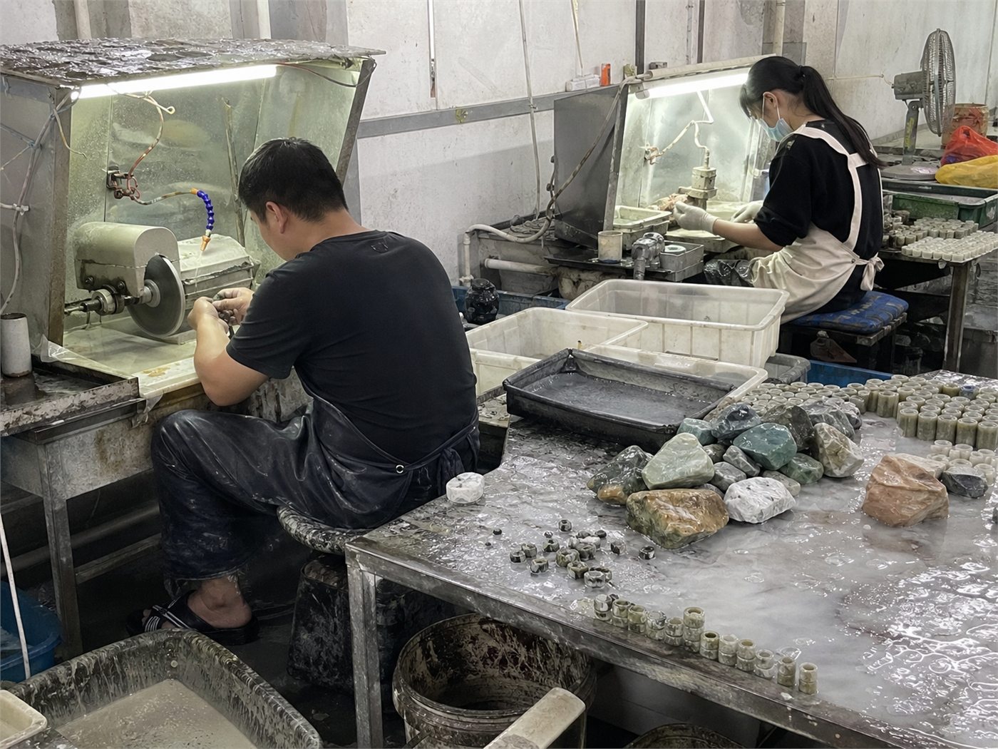 Natural stone workshop process from rough stones to finished components